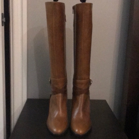 Booths - Picture 2 of 4